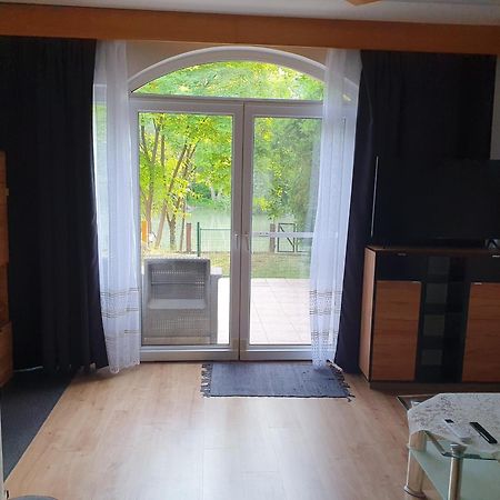 Revesz Apartment โมชนมายารูวาร์ ภายนอก รูปภาพ