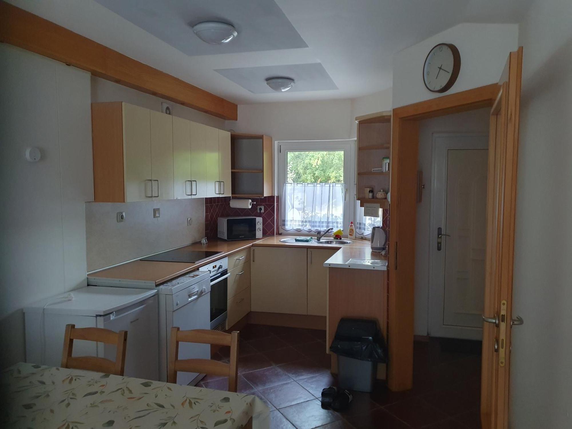 Revesz Apartment โมชนมายารูวาร์ ภายนอก รูปภาพ