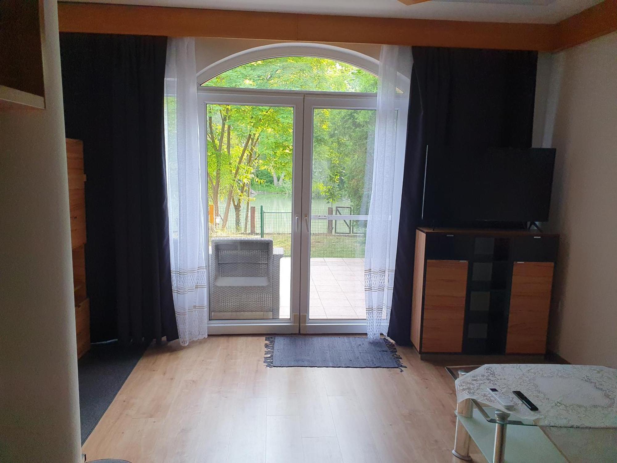 Revesz Apartment โมชนมายารูวาร์ ภายนอก รูปภาพ